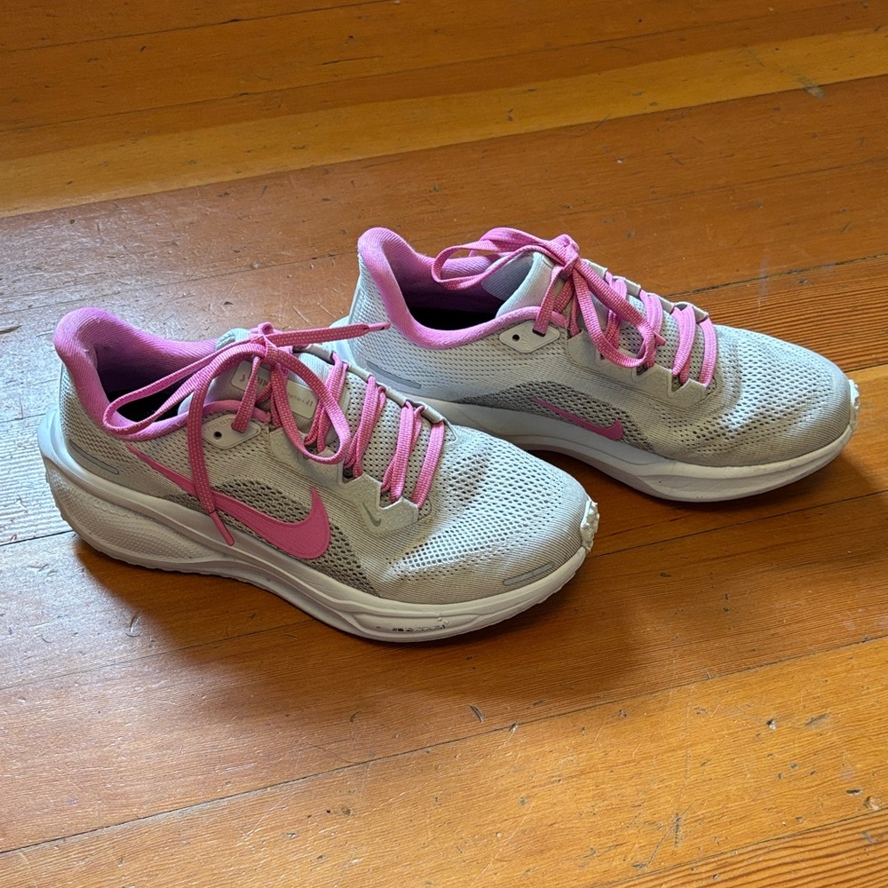 Nike Women's Athletic Shoes - Pink and White